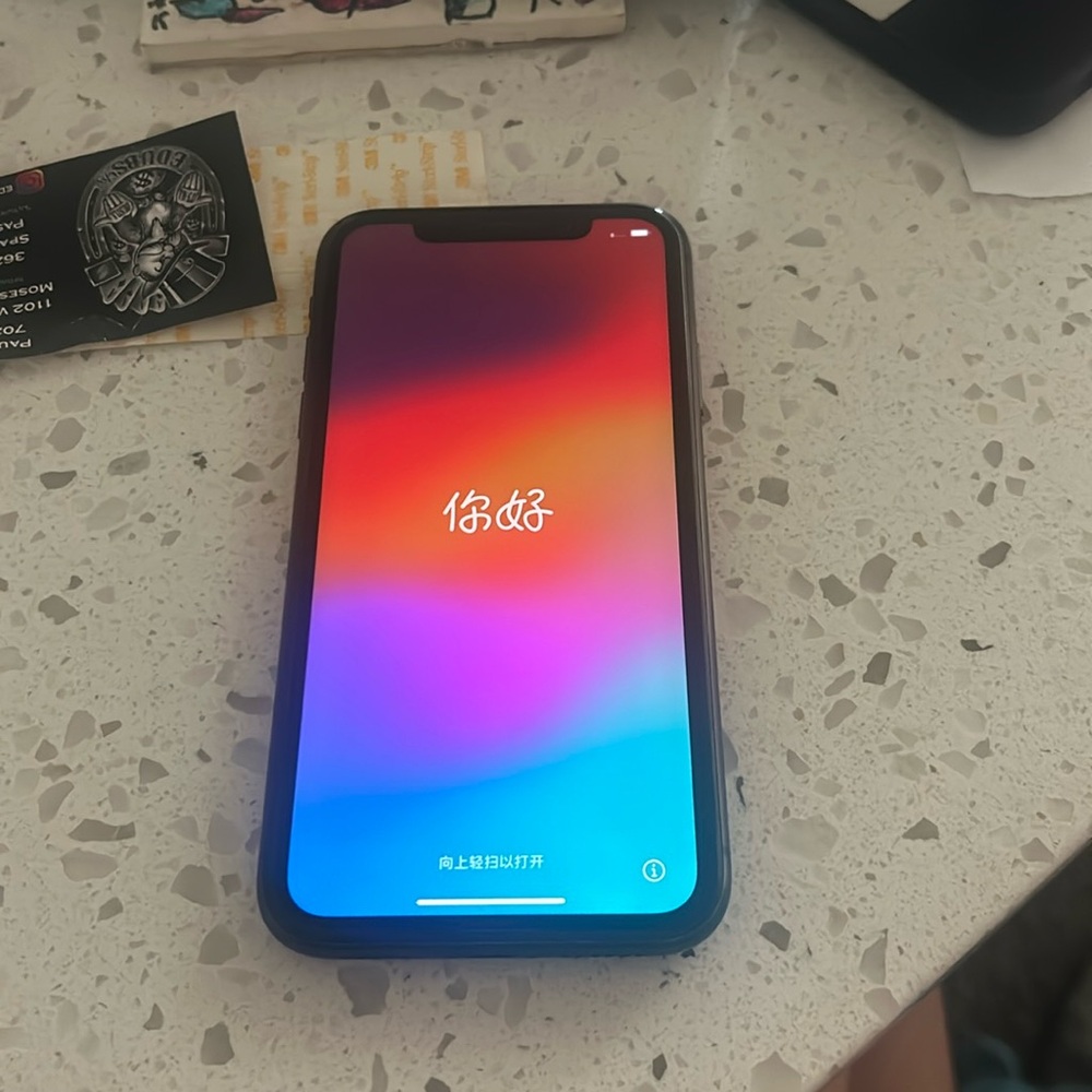 iPhone 11 64gb black cracked back